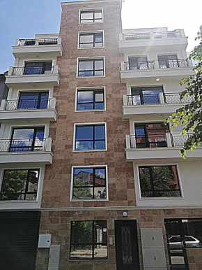 Ilarion 5 studio at Top Center